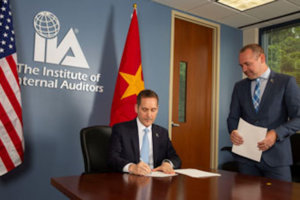 IIA signs deal with Vietnam